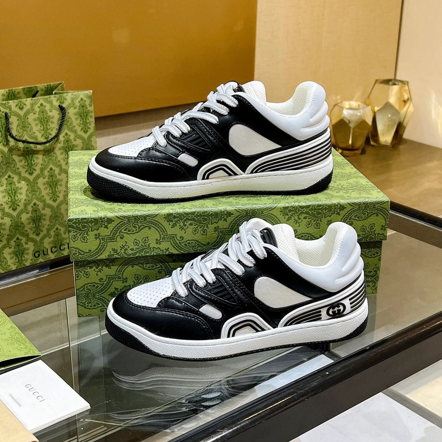 💕💕Factory direct selling price p600💕💕 Men’s size +10 high version, the top version of 2022 Gucci low-top sneakers! The new colors are reproduced one to one. New style for early spring, creating a perfect style💣💣💣street style🔥🔥🔥cool and trendy C-level fashionable outfit with a retro and futuristic feel🌹🌹🌹classic boot shape + British color-blocking design, super eye-catching. Various leather splicing, original reverse mold last type, imported high-end knitting needles showing exquisite texture! Open mold to customize high-density TPU outsole. 15 colors come out first. Size: Female 35-41 Male 39-46